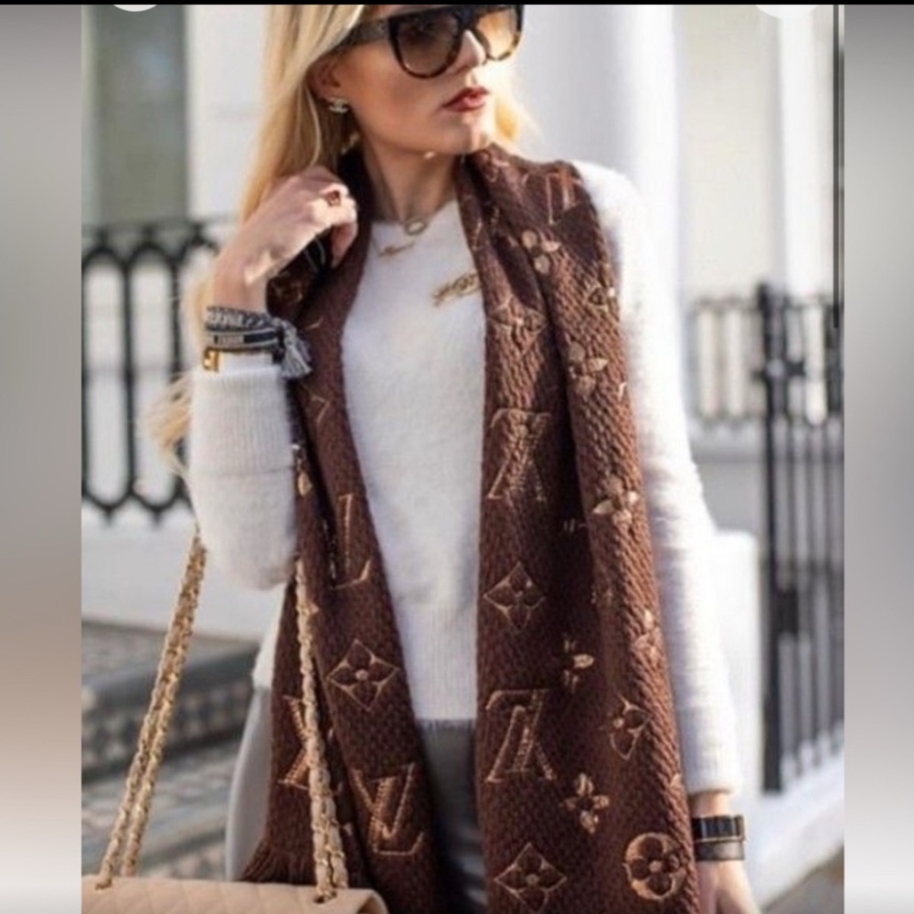 Louis Vuitton 100% Authentic Logomania Scarf in Iconic Brown & Gold Color 🤎💛